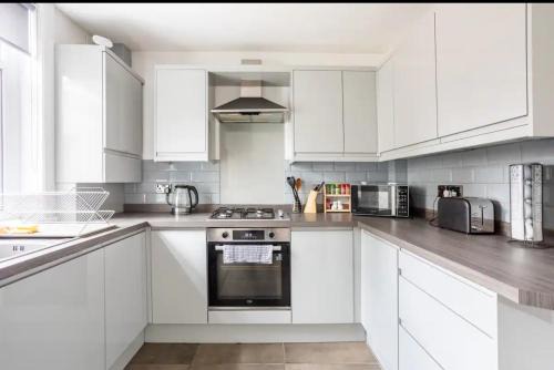 Hamilton House | Captivating 3 bedroom home with conservatory