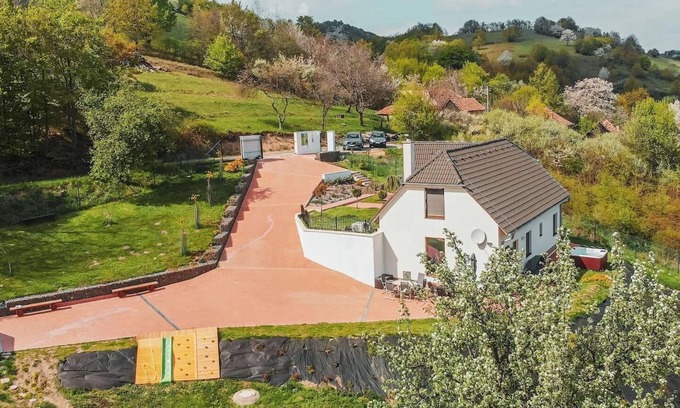 Uhliska Cottage | Captivating 3-Bedrooms Cottage in the hills
