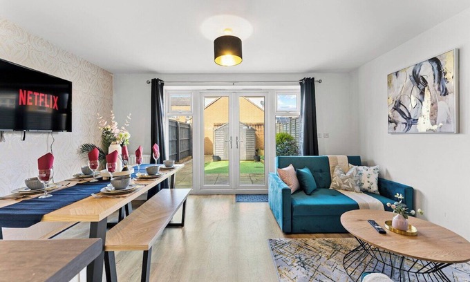 Patchway House | Captivating 4 bed House - Parking - Sleeps 14