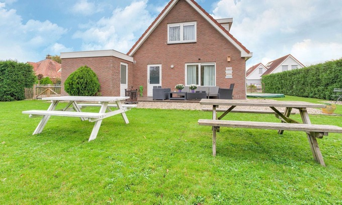 Zeewolde House | Captivating Holiday Home in Zeewolde near Forest