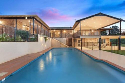 Denham Court Villa | Capturing Breathtaking Retreat!