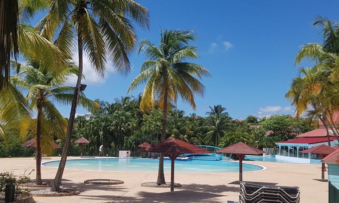 Riviera du Levant Apartment | Caraïbes Apparts Resorts-Village vacance piscine 4 étoiles-Accès direct mer