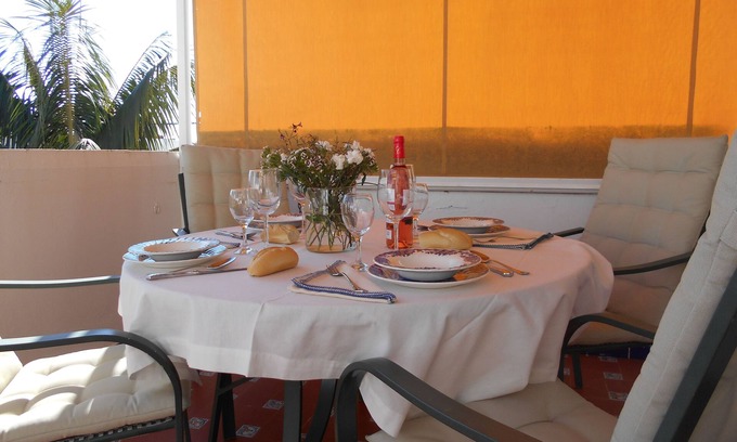 Chipiona Apartment | Caracola Apartment. Air conditioning, Wifi, Terrace, Garage. Beach 300 meters