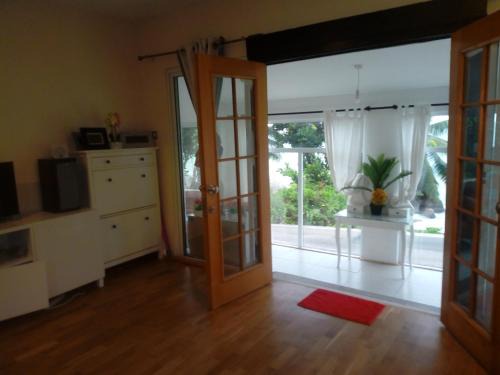 Glacis House | Caranavilla