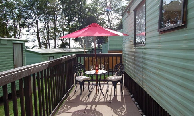 Bryn-crug House | Caravan B26 at The Woodlands