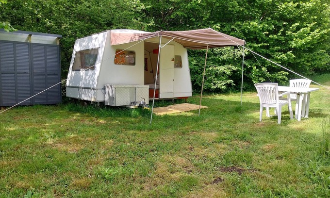Beulotte-Saint-Laurent House | Caravane Vintage : Nuit Insolite Dans la Région des 1 000 Étangs Vosges du Sud