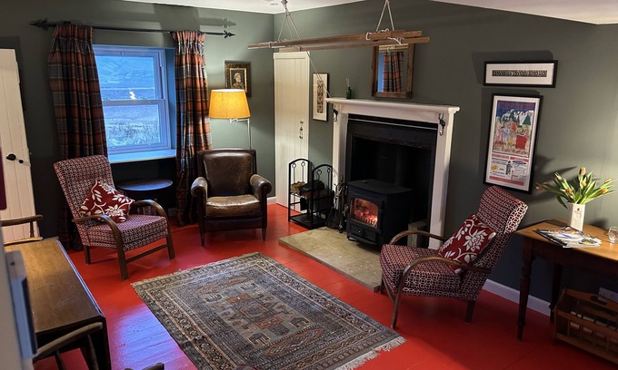 Oldshoremore Cottage | Carbreck - Comfortable Shepherd's House In Beautiful Scenic surroundings.