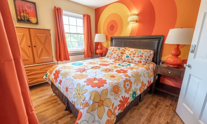 Cornwall Bed & Breakfast | Cardinal Inn ~ Retro Room