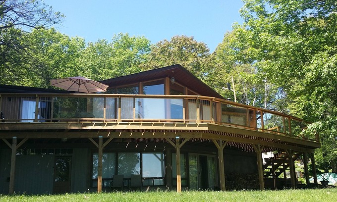 Algonquin Highlands Cottage | Cardinal Pines Luxury Lakefront Cottage by Beautiful Halls Lake!
