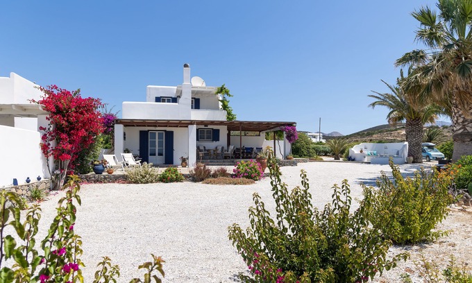 Kastraki House | Care Naxos Quiet three bedroom home on the beach Naxos Ang HM