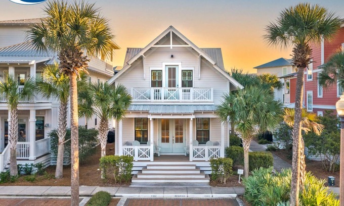 Seacrest Beach House | Carefree Cottage | Steps to Largest Pool on 30A & Close to Beach Access via Tram Ride