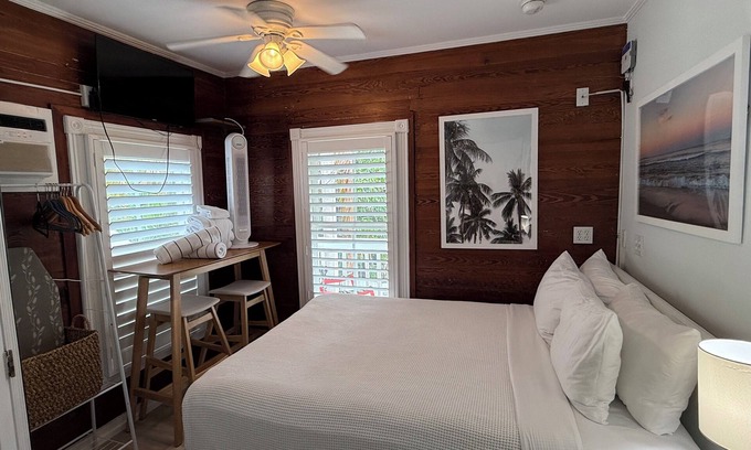 Old Town Condo | Carey’s Corner | Updated Studio with Heated Pool
