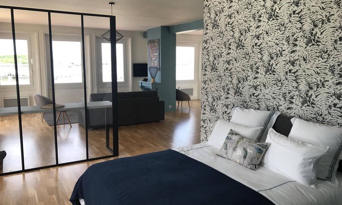 Locmiquelic Apartment | Cargo Loft, 90 m2 apartment facing the sea