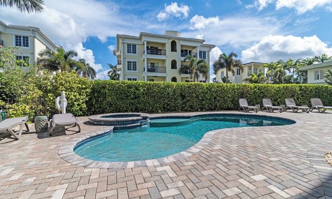 Siesta Key Village House | Caribbean Dream | Luxury Condo on Siesta Key w/Heated Pool, Walking Distance to Beach & Village!