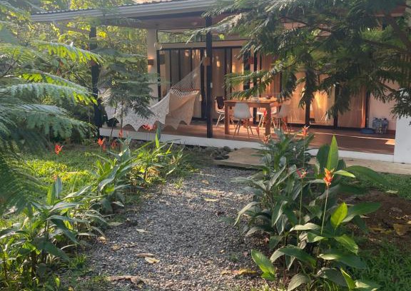 Cocles House | Caribbean Irie - charming, luxurious bungalow in nature with AC & fiber optic wifi