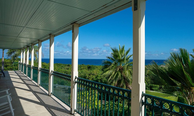 Estate Rust Up Twist House | Caribbean View, Double Queen Beds, plenty of Island Charm