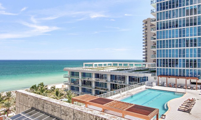 North Beach Hotel | Carillon Miami Wellness Resort