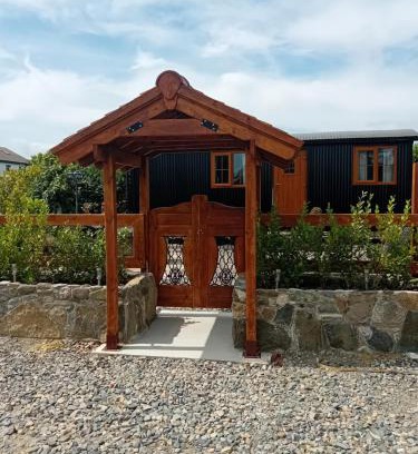 Dundalk Apartment | Carlingford Glamping Hut