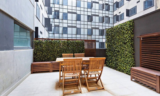 Carlton South Apartment | Carlton Delight Patio Abode near Queen Vic Market