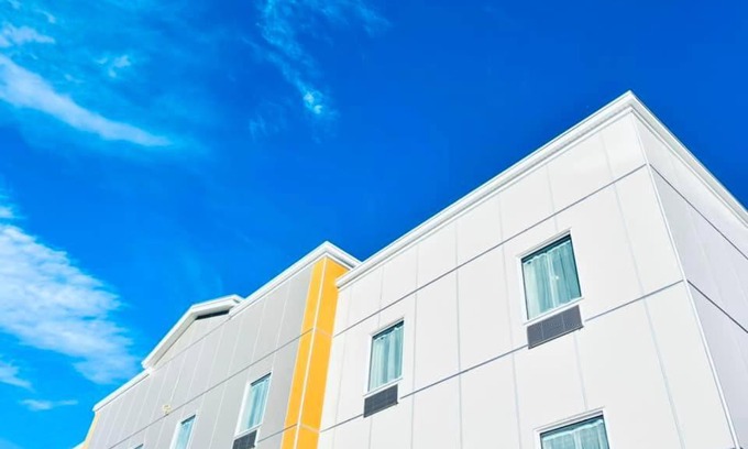 Carman Hotel | Carman Blue Crescent Hotel
