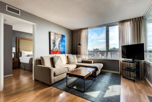 Downtown Vancouver Hotel | Carmana Hotel & Suites