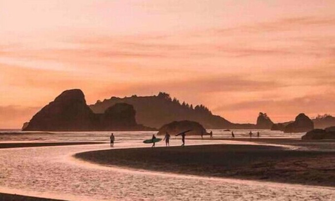 Arcata House | Carmela’s Penthouse in the heart of Arcata!