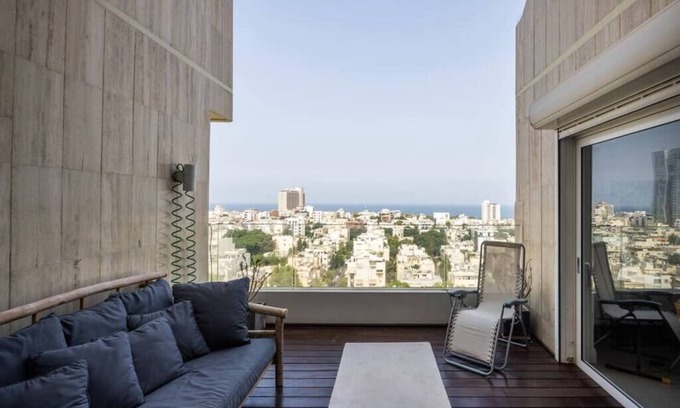 Old North Apartment | Carmelo Bazel Horizon Apartment
