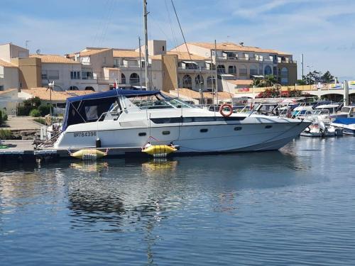 Carnon-Plage Boat Rental | Carnon- Plage : Un véritable appartement flottant