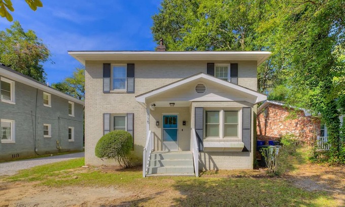 Rosewood Apartment | ☀Carolina Crash Pad | Upstairs ☀ Pet Friendly!