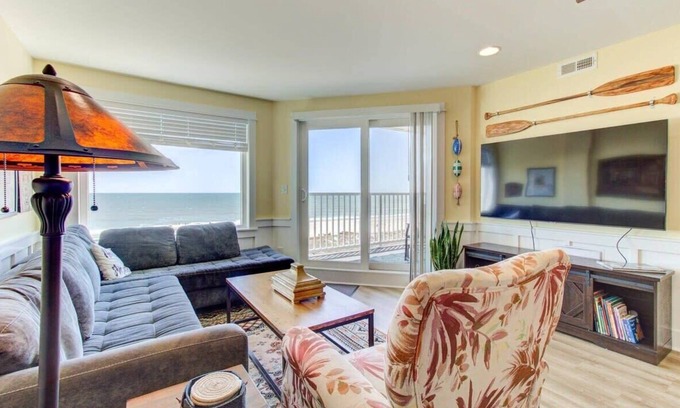 Carolina Beach Apartment | Carolina Surf: 3BR Condo w/Stunning Ocean Views