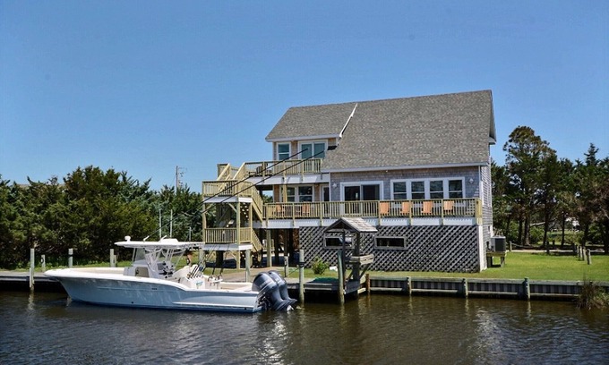 Ocracoke House | Carolina Winds: Dog friendly, hot tub, dock, access to Pamlico Sound.