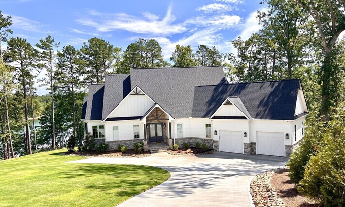 Seneca House | Carolina’s Cottage Cove-Lake Keowee