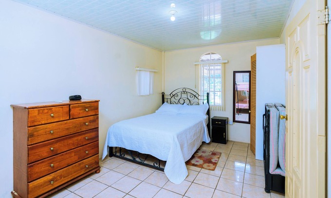 Port of Spain House | Carolyn's View has four double occupancy rooms, and 1 Fully furnished apartment.