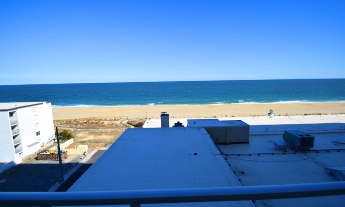 North Ocean City Condo | Carousel 812-Oceanfront 118th St, Free WiFi, Pool, Elev, W/D, AC