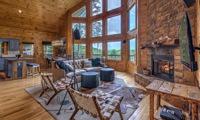Blue Ridge House | Carpe Diem | Dog Friendly | Long Range Views | Hot Tub | Fire pit | Close to town