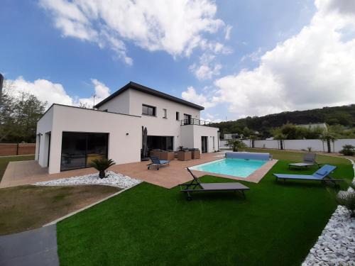 Jullouville House | Carpe Diem