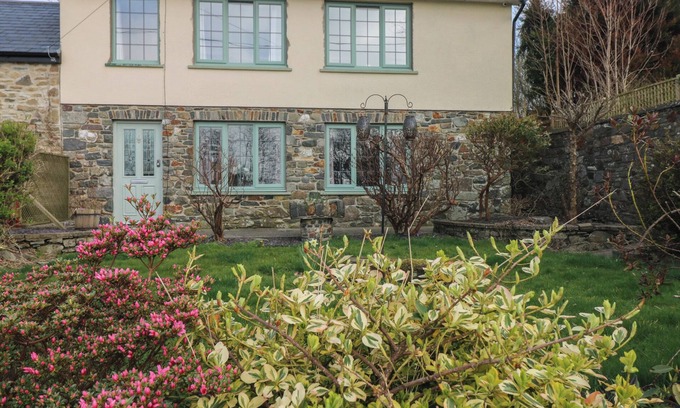 Haverfordwest Cottage | CARREG YR ONNEN, pet friendly, with open fire in Penparc
