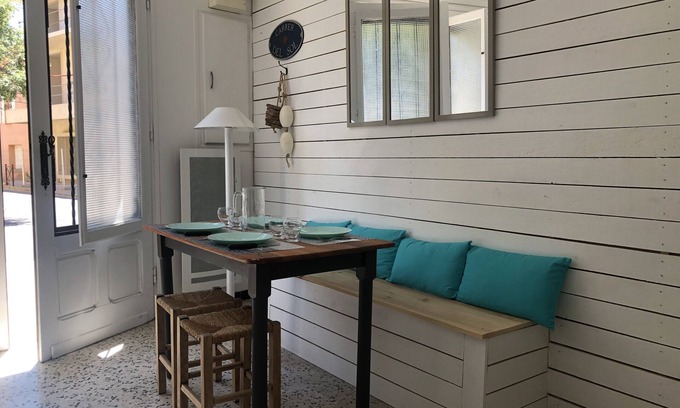 Sainte-Marie-la-Mer House | Carrer Del Sol (in Roussillon, not in Camargue).