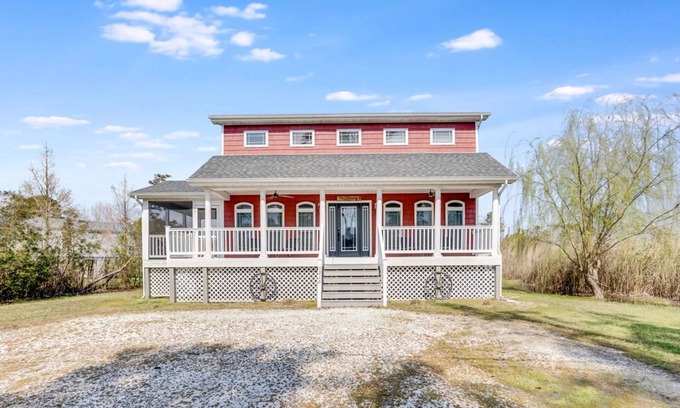 Chincoteague House | Carriage House on Chincoteague - Sleeps 12 and Pet Friendly!