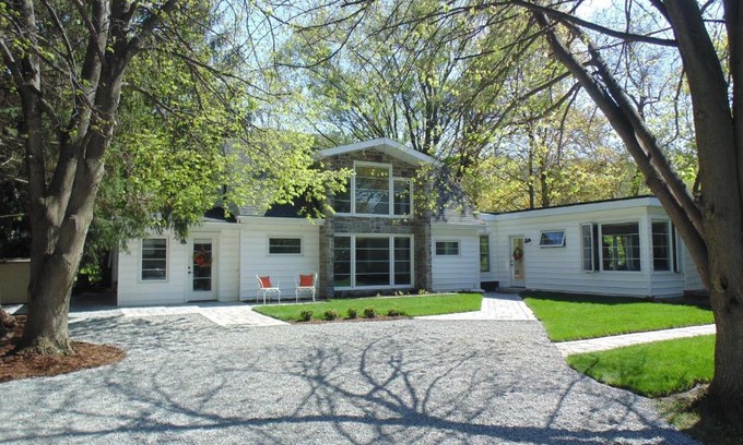 Queenston Bed & Breakfast | Carriage House On Kent