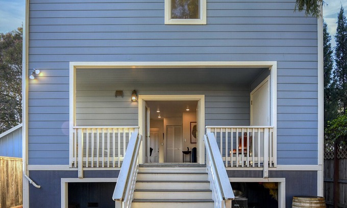Napa House | CARRIAGE HOUSE ON COOMBS, renovated 1250 sf, downtown, Wineries, Entertainment