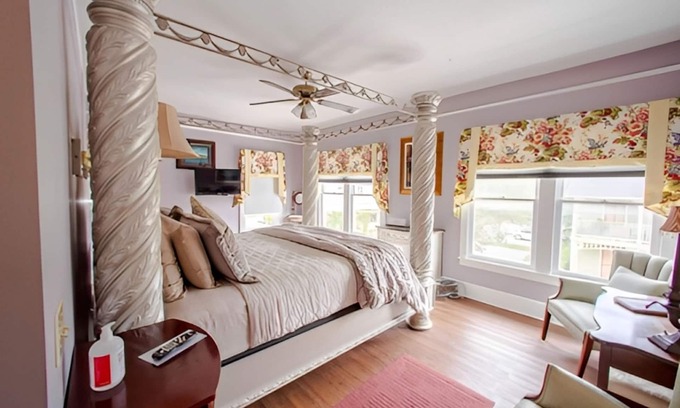 Downtown Historic District Bed & Breakfast | Carriage Way Centennial