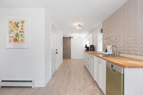 Grandview-Woodland Apartment | Carrington Chateau