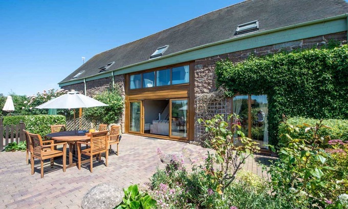 Chelmarsh Cottage | Cart Cottage - sleeps 6 guests in 3 bedrooms