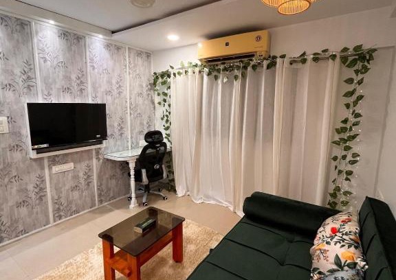 Pali Hill Apartment | Carter Bay Peaceful Stay Near the Shore, Bandra