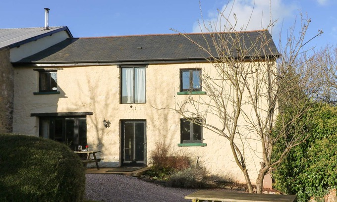 Chudleigh Cottage | CARTHORSE COTTAGE, family friendly, with pool in Teignmouth