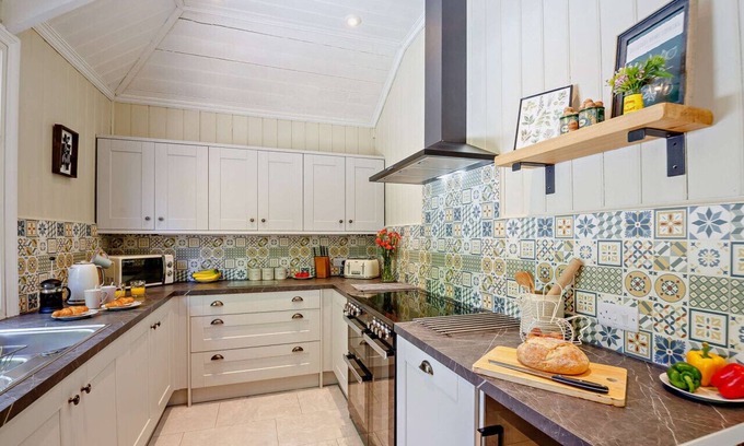 Abergele House | Cartrefle - Four Bedroom House, Sleeps 8