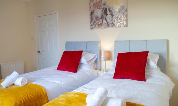 Grangemouth Apartment | Carvetii - Derwent House - Spacious 2nd floor flat