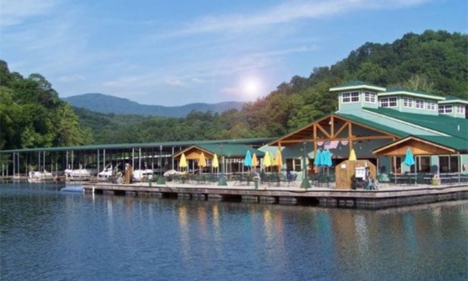 Caryville House | Caryville Retreat - Park and Ride