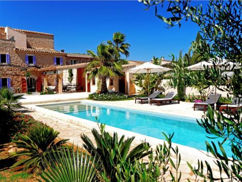 Es Llombards House | CASA 3 LEONES - Stadthaus im Fincastil mit Longpool, Patio, Garten